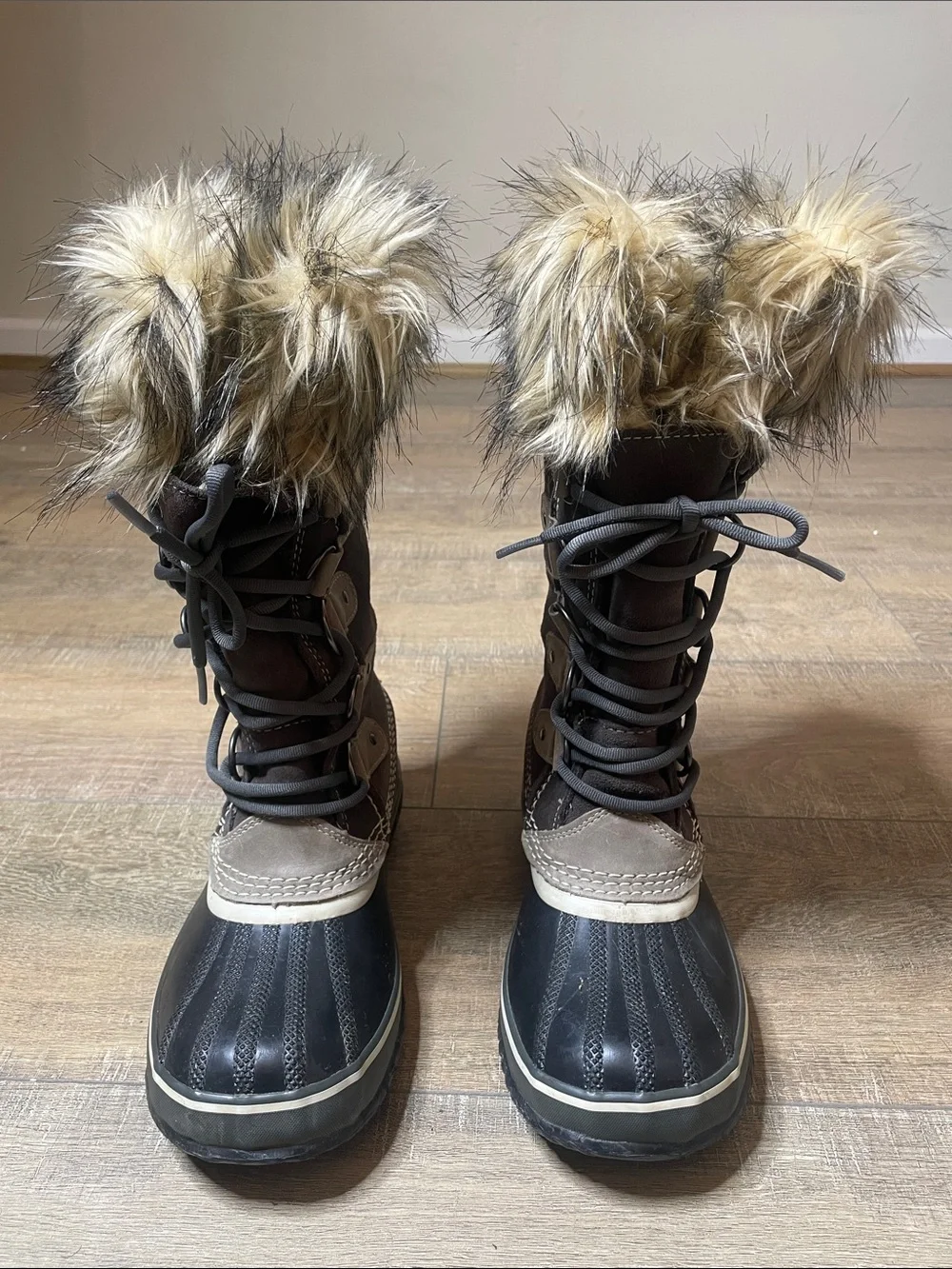 Sorel Joan Women’s Faux Fur Trim Winter Snow Boots in Brown and Black Size 7